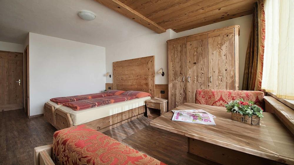Hotel Champagne ลีวินโญ ภายนอก รูปภาพ