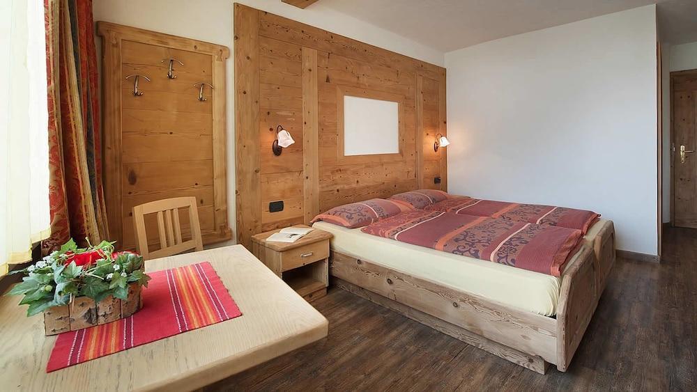 Hotel Champagne ลีวินโญ ภายนอก รูปภาพ
