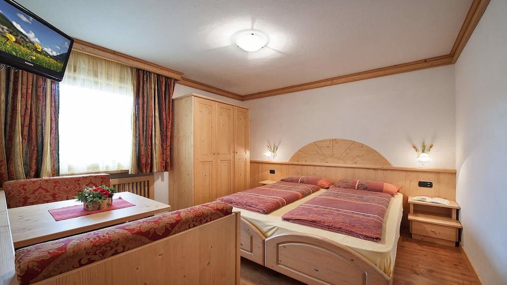 Hotel Champagne ลีวินโญ ภายนอก รูปภาพ