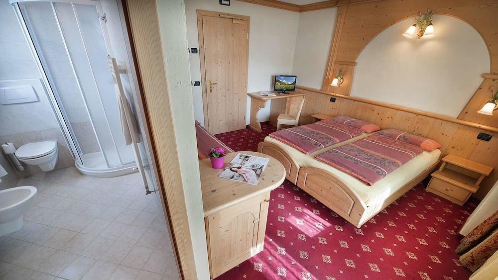 Hotel Champagne ลีวินโญ ภายนอก รูปภาพ