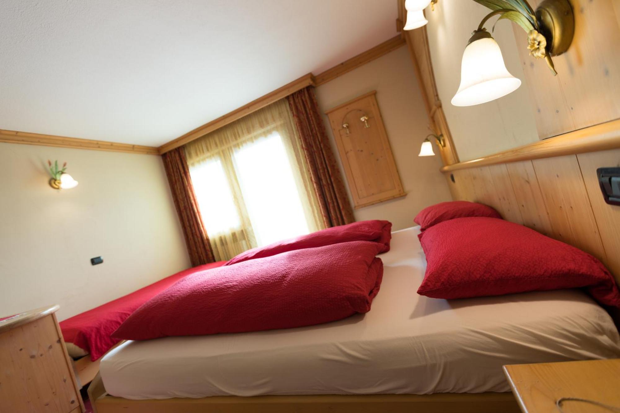 Hotel Champagne ลีวินโญ ภายนอก รูปภาพ