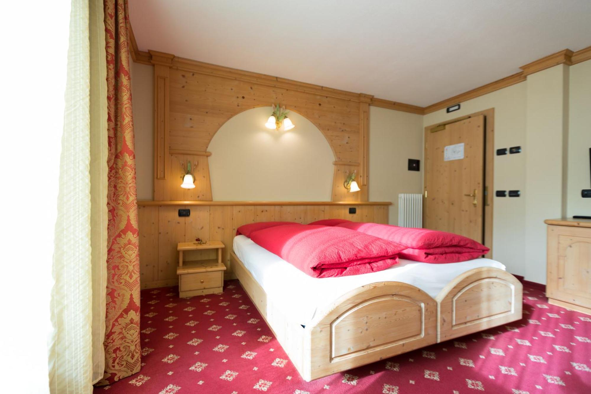 Hotel Champagne ลีวินโญ ภายนอก รูปภาพ