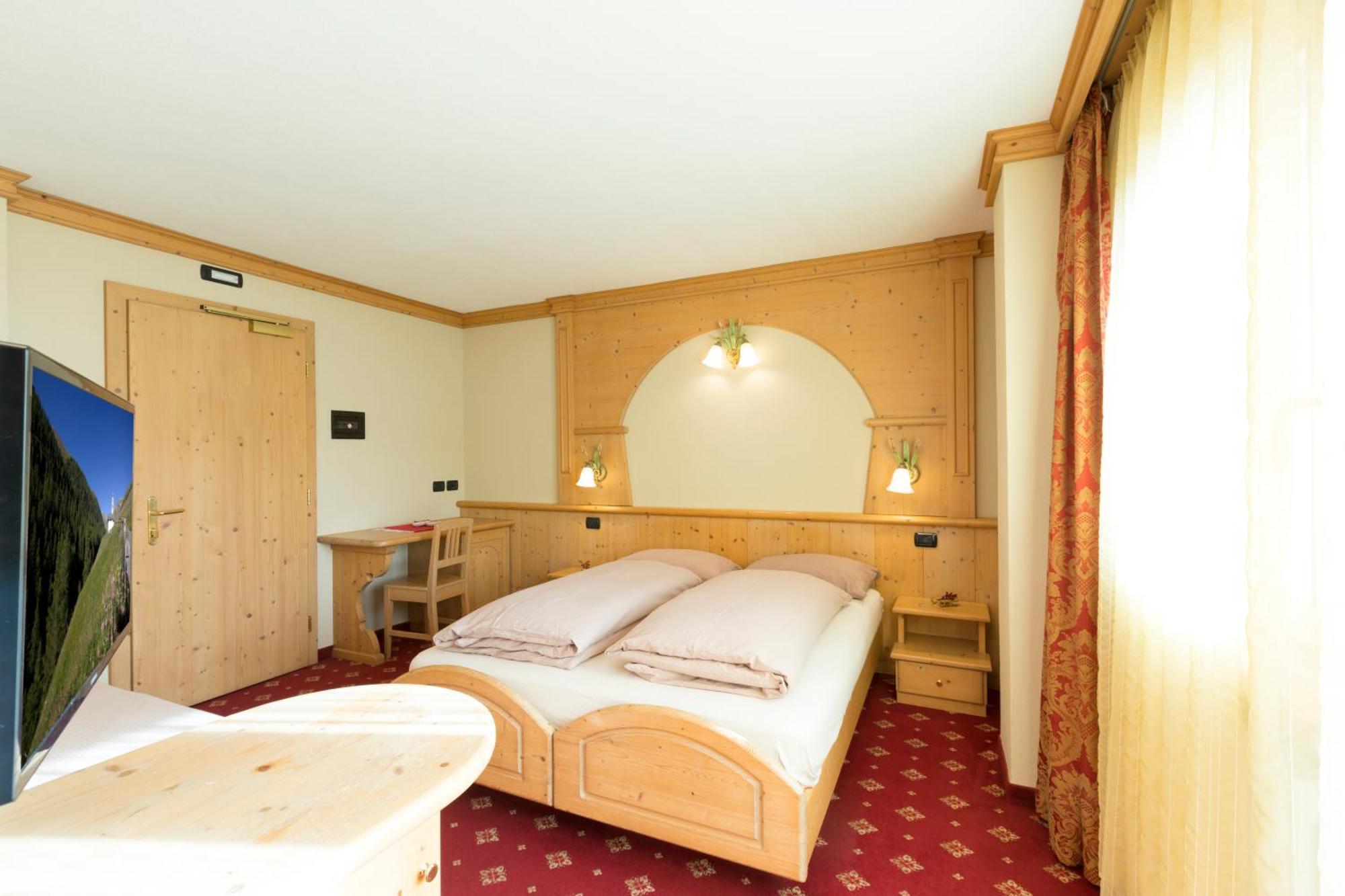 Hotel Champagne ลีวินโญ ภายนอก รูปภาพ