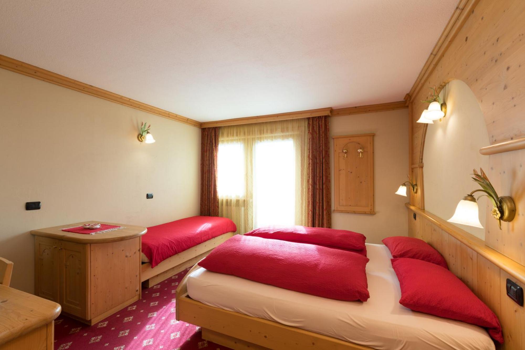 Hotel Champagne ลีวินโญ ภายนอก รูปภาพ