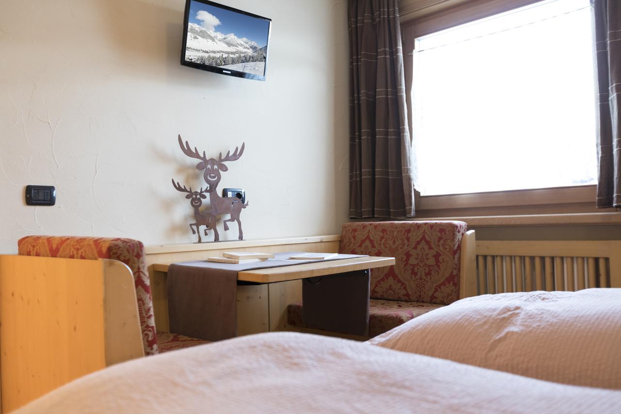 Hotel Champagne ลีวินโญ ภายนอก รูปภาพ
