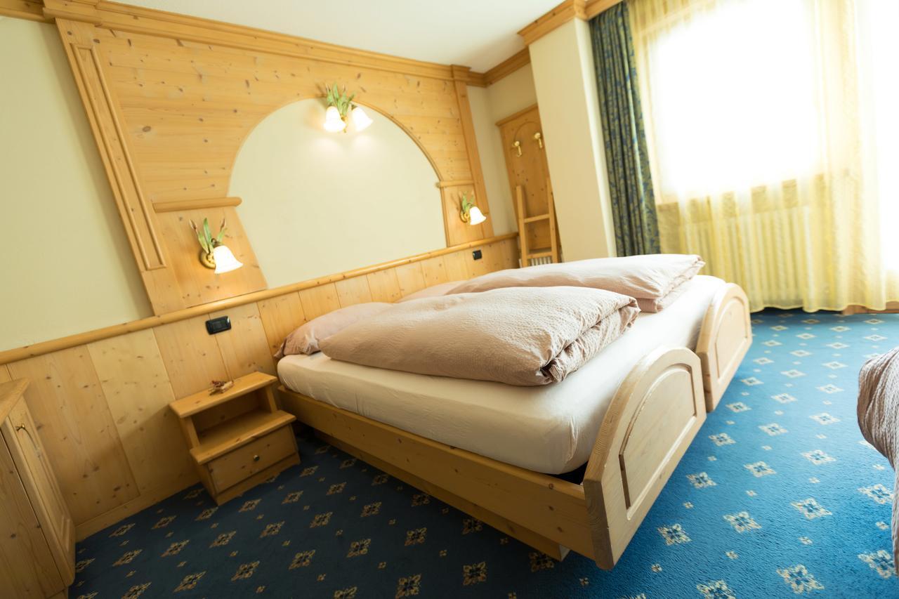 Hotel Champagne ลีวินโญ ภายนอก รูปภาพ