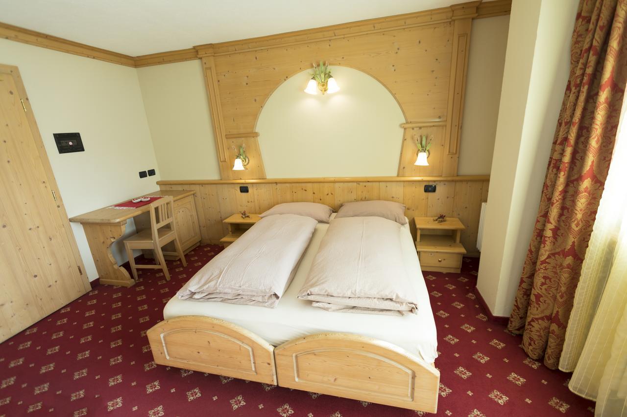 Hotel Champagne ลีวินโญ ภายนอก รูปภาพ